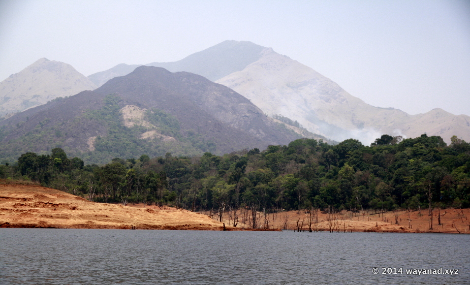 Hills in the backdrops of the Banasura Sagar backwaters. 